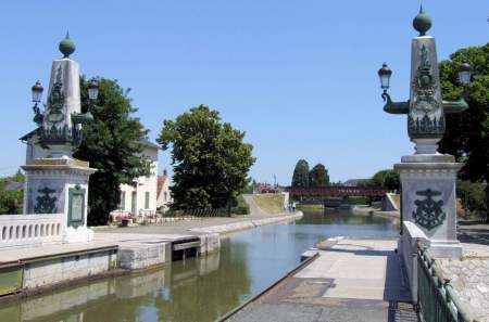 Pont-canal de Briare à 20 min de l'Auberge des Templiers dans le Loiret