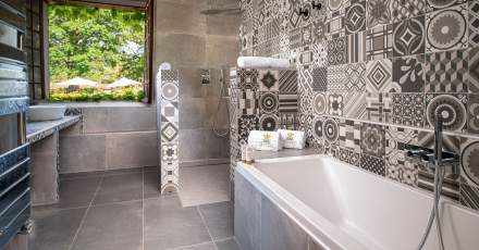 Auberge des Templiers bathroom
