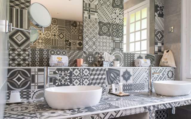 Auberge des Templiers bathroom